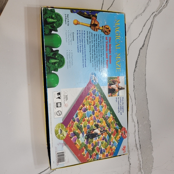 Magical maze the simple game of twists and turns ages 6 and up 2-4 players - Picture 8 of 11